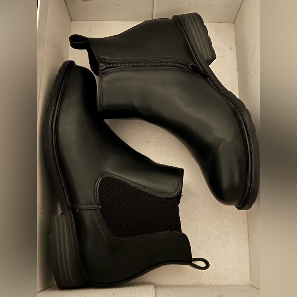 GUC Sonoma Brantlee booties. Size 6W.
